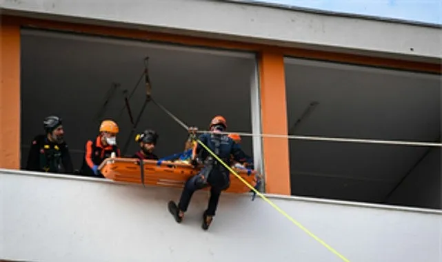 İzmir’de nefes kesen deprem tatbikatı
