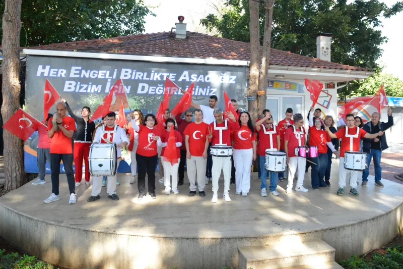 Özel gereksinimli bireylerden Cumhuriyet coşkusu